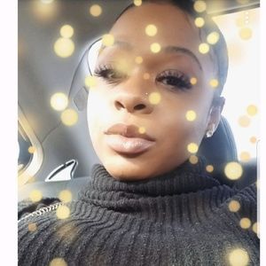 Meet your Posher, Adriana